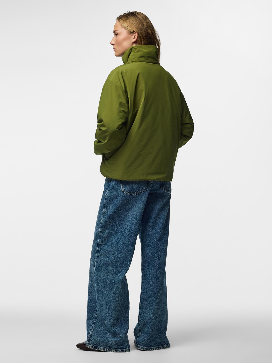 model_shot-back